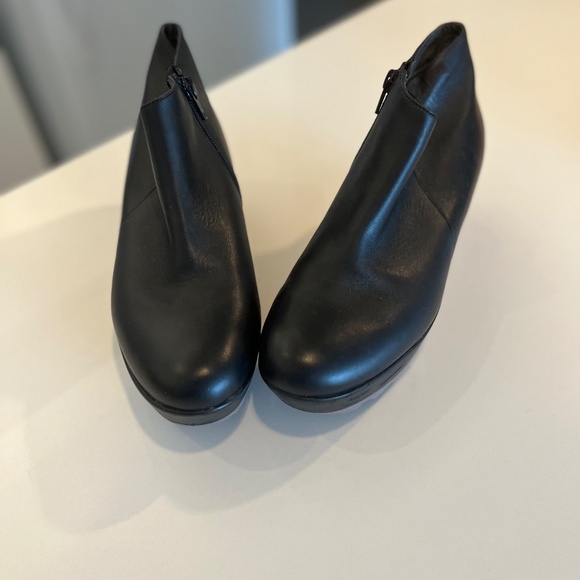 Laika Black ankle boots with mauve sole - Picture 8 of 12